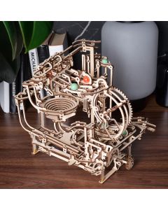 Ugears Marble Run Stepped Hoist– Писта с постъпателно задвижване -Механичен 3D дървен пъзел-70156